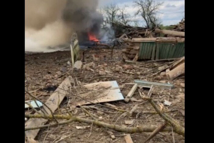 Росіяни скинули авіабомби на Чернігівщину: горіли будинки (відео)