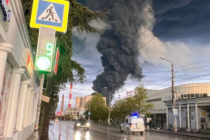 Черный дым окутал оккупированный Севастополь: последствия «хлопка» (фото, видео)