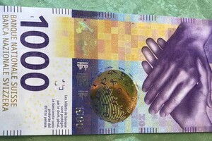 У яку валюту вкладати гроші українцям: експерт дав несподівану пораду