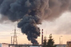 У російській Пермі загорівся завод із виробництва озброєння (фото)