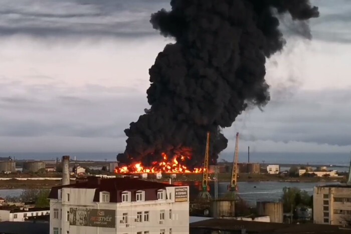 Після вибуху нафтобази у Криму російські військові почали тікати з півострова