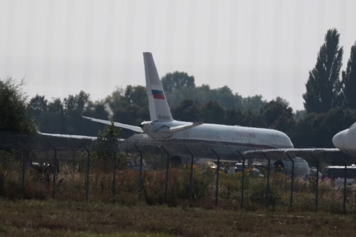 Урядовий літак, який вилетів із Криму після вибухів, приземлився у Москві