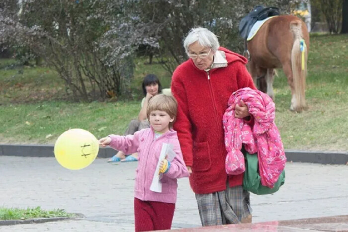 Донька категорично не хоче повертатись до найстаршої в Україні матері. Дитина розповіла жахливі речі