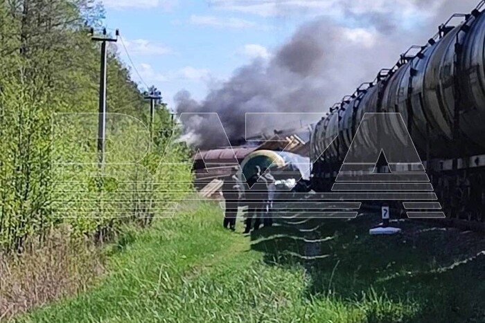 У Брянській області невідомі підірвали залізницю: перекинувся потяг із нафтопродуктами