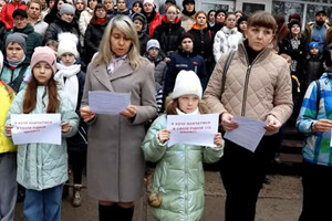 Защитники школы убеждены, что реорганизация заведения приведет к нарушению психологического равновесия участников образовательного процесса