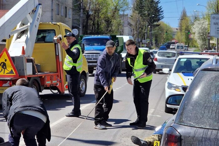 ДТП у Хмельницькому: водій збив на переході поліцейську і двох військових, є загиблий