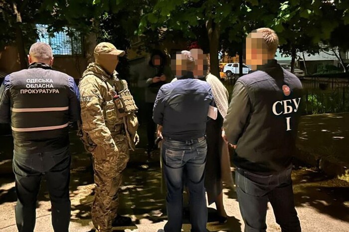 Рейдерське захоплення приміщення «Укрпошти»: СБУ викрила депутата Одеської облради та його дружину
