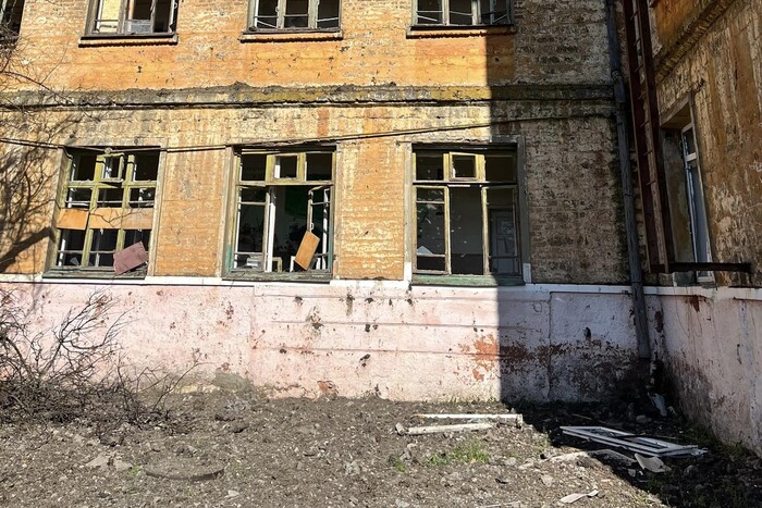 Росіяни обстріляли школу та лікарню у Краматорську: мер показав наслідки