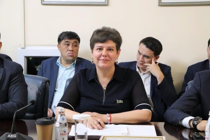 У Казахстані депутатка склала повноваження через заклик до Зеленського