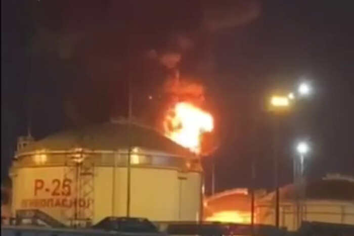 У Краснодарському краї РФ спалахнула нафтобаза (відео)