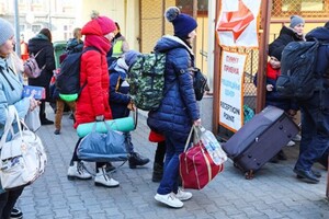 Біженців з України, які живуть у Швейцарії, зобов'язали продавати свої автомобілі