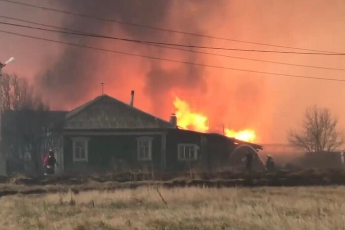 Горять будинки й ферми: Росію охопили масштабні пожежі (відео)