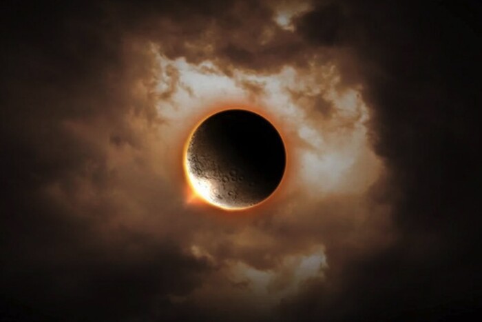 Сьогодні в Україні можна спостерігати рідкісне місячне затемнення