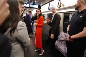 Принц Вільям з дружиною попили сидру в лондонскому пабі: приїхали туди на метро