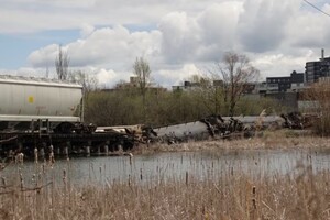 Залізнична катастрофа у Канаді: зійшов з рейок потяг із хімікатами (фото)