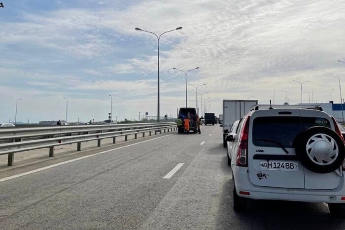 Виїзд із Криму заблоковано: що відбувається на окупованому півострові (фото, відео)