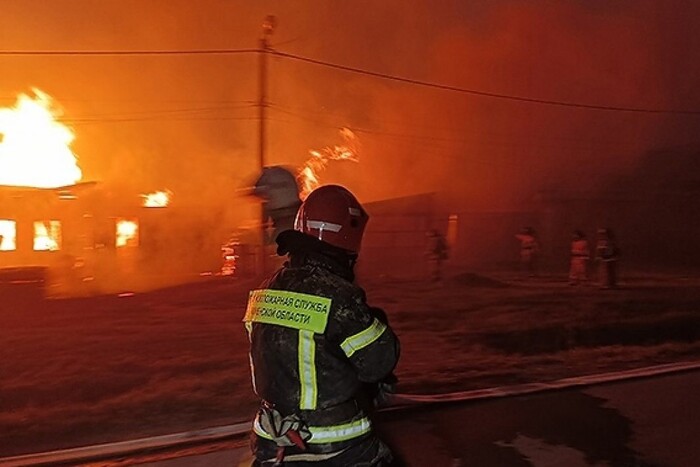 У Свердловській області лісова пожежа перекинулася на склади з порохом