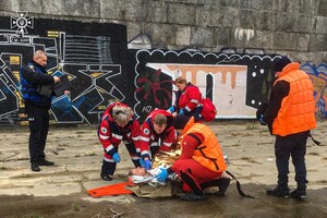 Водолази-рятувальники надавали потерпілому домедичну допомогу 