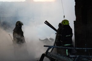 Рятувальники ліквідували пожежі на місці падіння уламків дронів