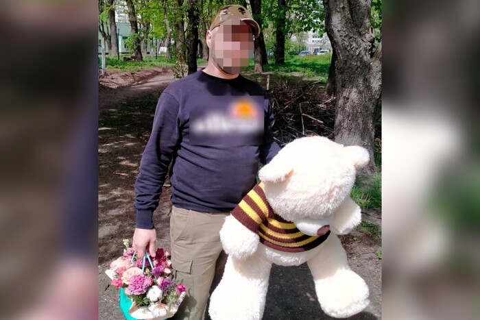Поцупив букет і плюшеву іграшку: у Києві чоловік обкрадав квіткові крамниці