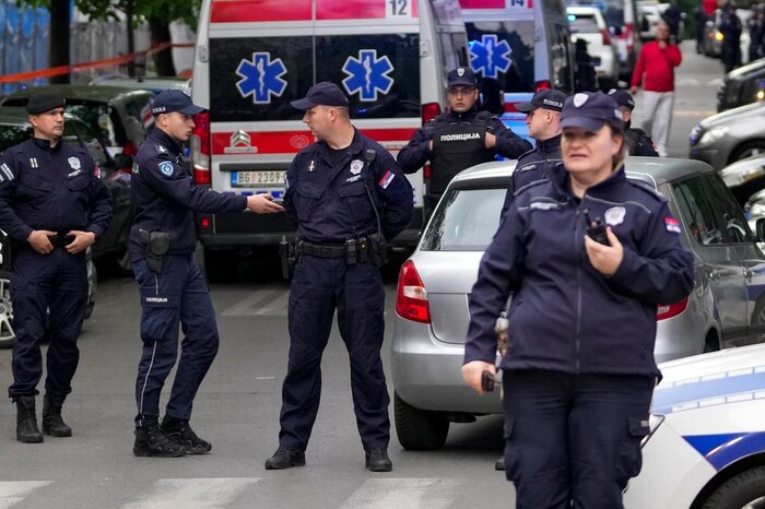 Після масових стрілянин у школах та на вулицях Сербії зросте кількість поліції