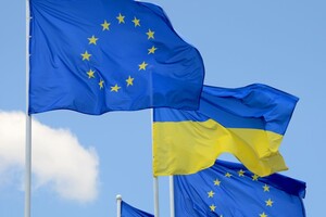 Європа з Україною: біля будівлі Єврокомісії підняли український стяг (відео)