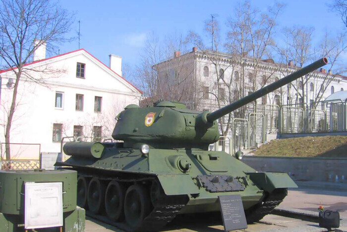 Кремль на параде ко Дню победы показал всего три танка: интересные детали