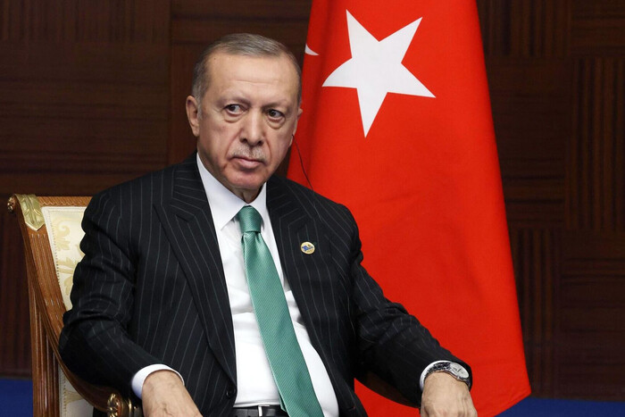 Ердоган підвищив зарплату сотням тисяч держслужбовців: названа причина