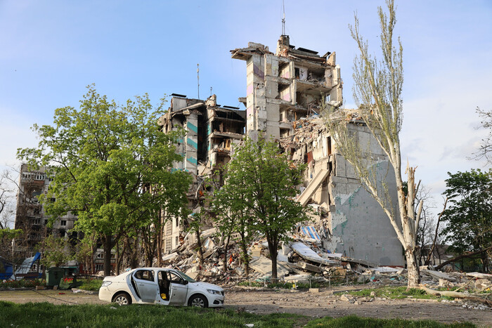 Оккупанты продолжают уничтожать Мариуполь: названо шокирующее количество снесенных домов
