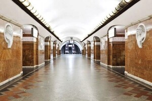 Бюсти російських вчених та письменників на станції метро «Університет» у Києві