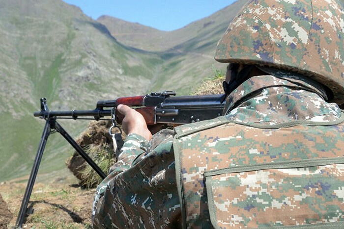 На кордоні між Азербайджаном і Вірменією стрілянина, є поранені військові