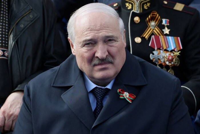 Лукашенко пропустив святкування Дня державного прапора: журналісти пишуть про загадковий вірус
