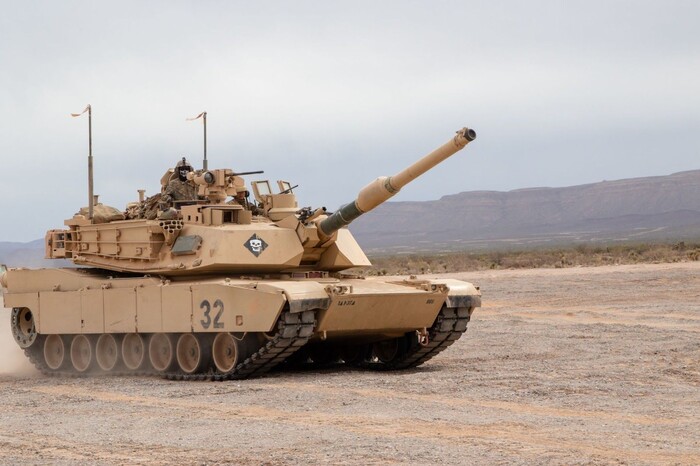 Американські танки Abrams прибули до Німеччини для навчання українських військ