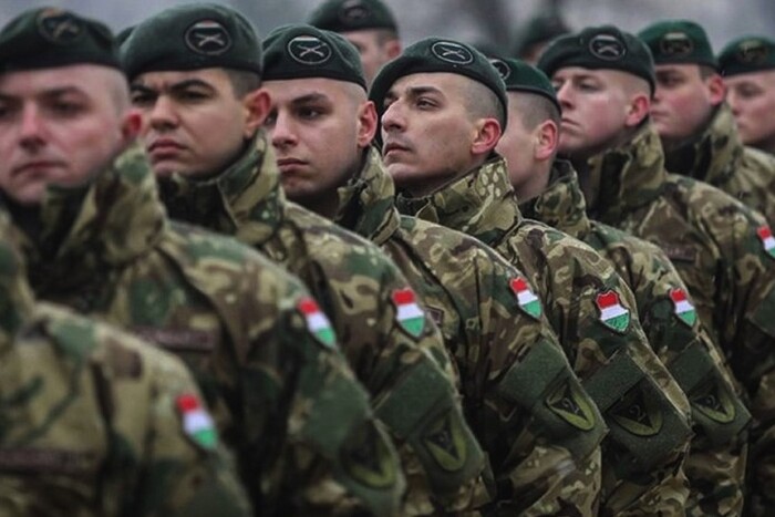 Угорщина зізналася, що у 2022 році стягувала війська до кордону з Україною