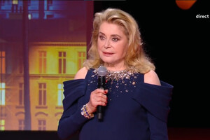 Французька акторка зачитала вірш Лесі Українки на відкритті Каннського кінофестивалю (відео)
