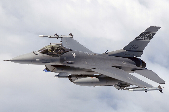 США не дозволяють Європі тренувати українських пілотів на F-16 – NYT