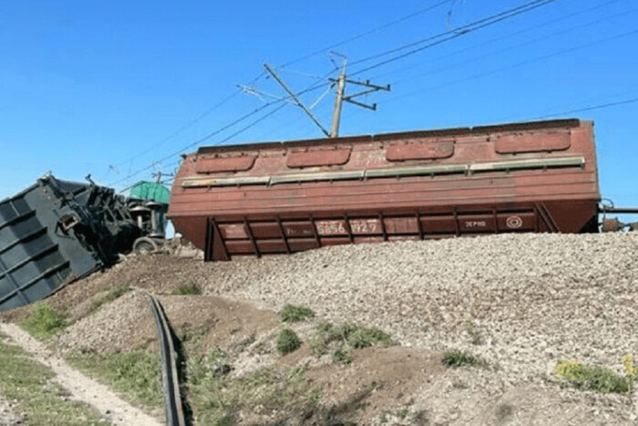 Колії стомилися і не витримали: розвідка відреагувала на вибух залізниці в Криму