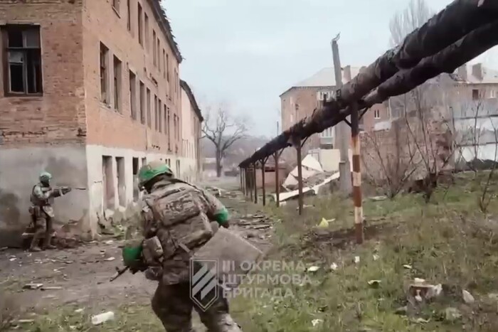 Українські воїни опублікували унікальні кадри боїв у Бахмуті (відео)