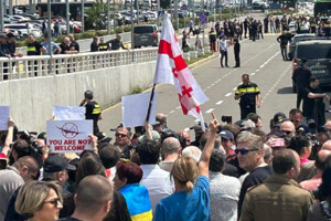 Деяких учасників акції вже затримали поліцейські