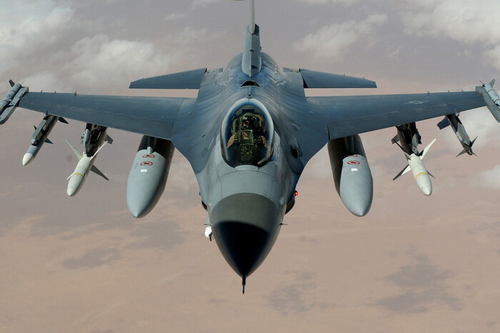 США позволят партнерам передавать Украине F-16 – CNN