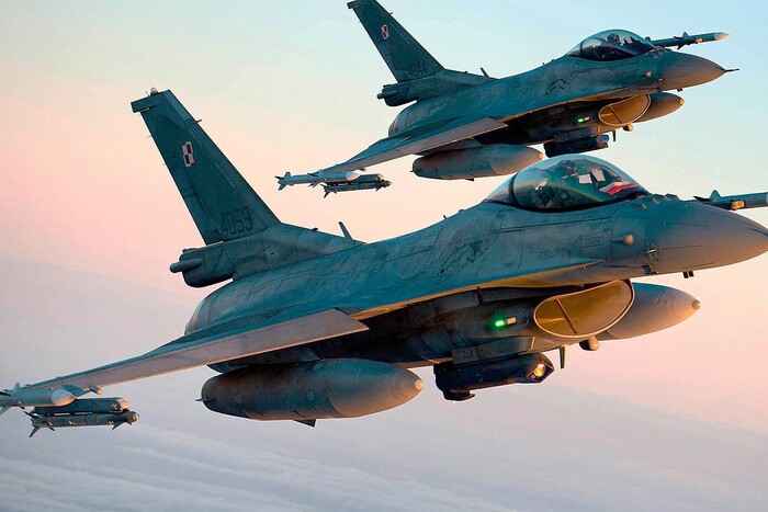 Пентагон дозволив навчання українських пілотів на F-16. Нідерланди відреагували