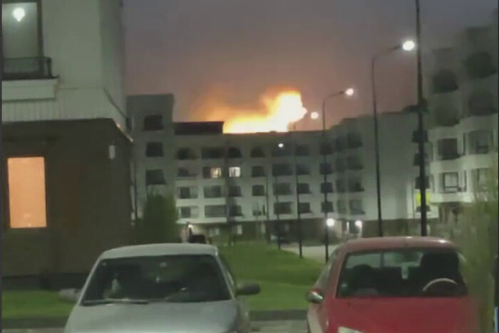 У Маріуполі пролунали вибухи в районі аеропорту, де перебували окупанти (відео)