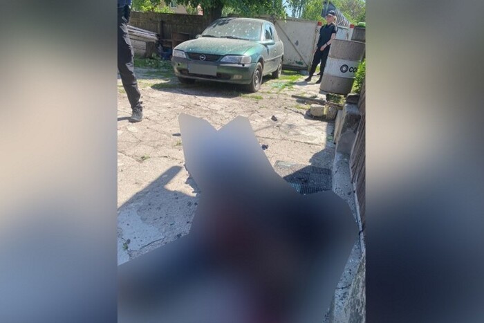 У містечку на Полтавщині чоловік застрелив трьох людей, серед них ексмер 