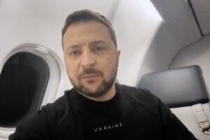 Зеленський записав звернення у літаку: чим хвалився президент
