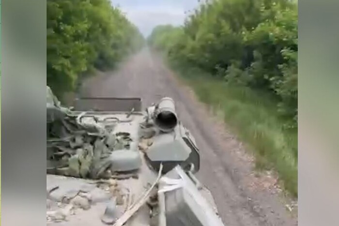 Бєлгород: «Російський добровольчий корпус» затрофеїв БТР, який належав спецслужбам (відео)