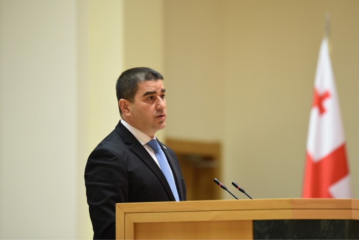 Голова парламенту Грузії стверджує, що авіасполучення з РФ не порушує жодних санкцій