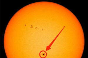 Астронавты утверждают, что на Солнце появилось гигантское пятно