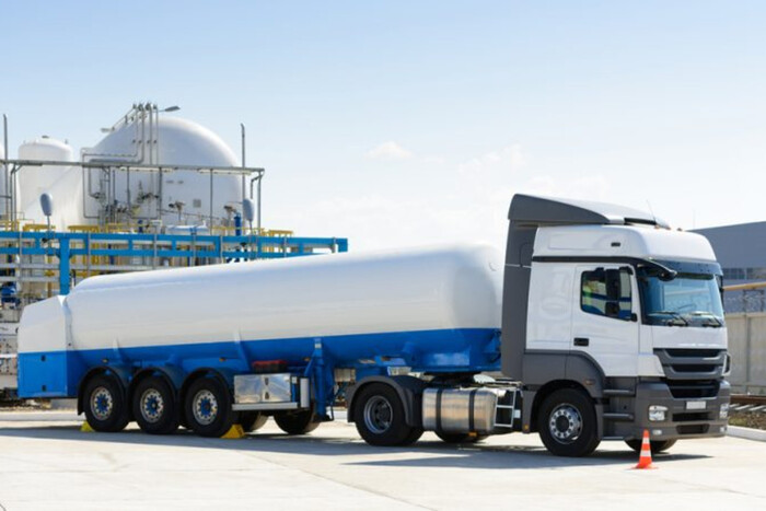 Ісландія закупить нафтові вантажівки для української армії