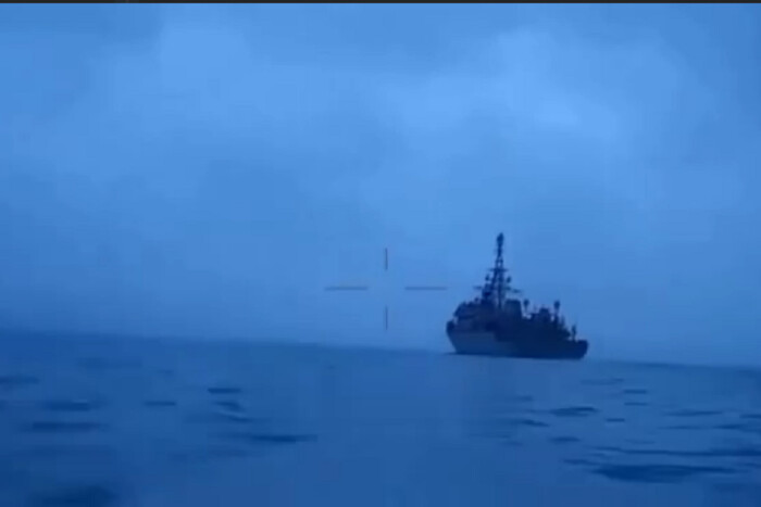 Дрони атакували російський корабель «Іван Хурс»: з’явилося унікальне відео 