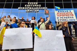 Активісти в Софії протестували проти показу пропагандистського фільму про «Азовсталь» (фото)